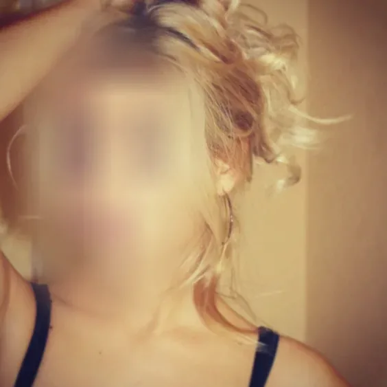 Andrea, 28
