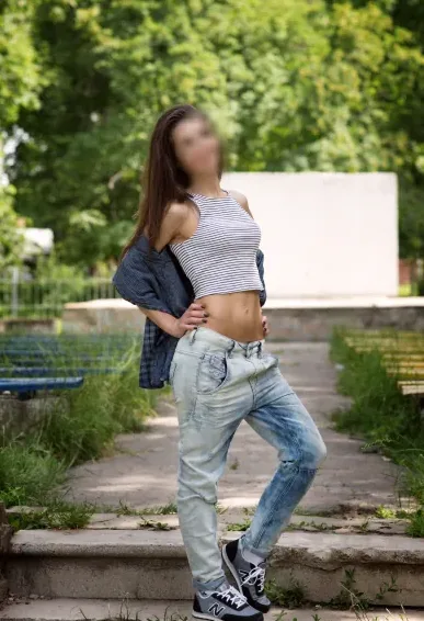Anna, 39