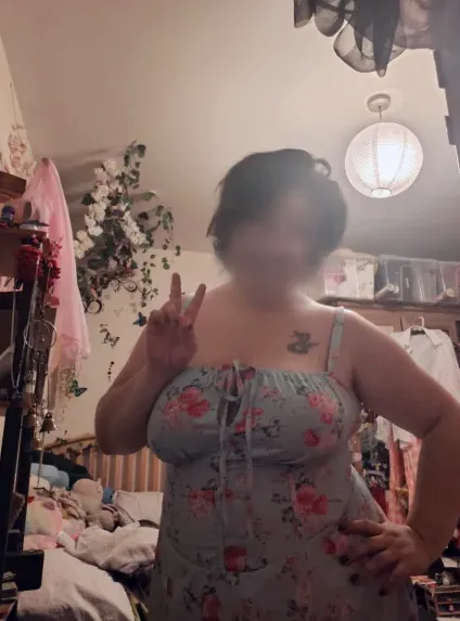 Emilia, 39