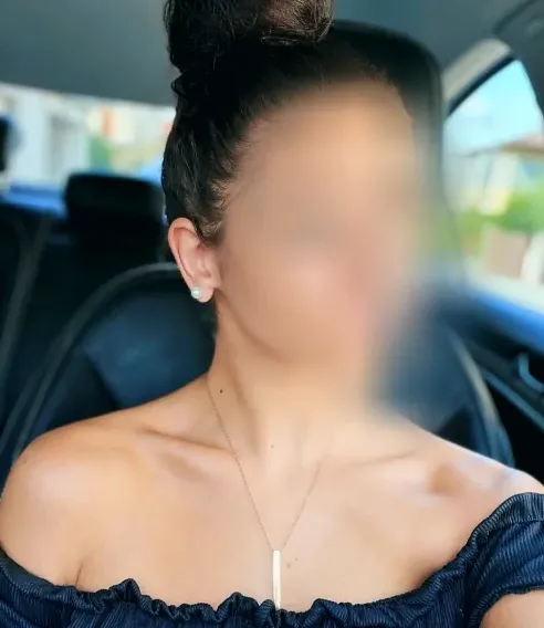 Neele, 25
