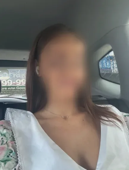 Sabrina, 35