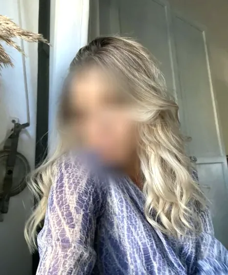 Sandra, 20