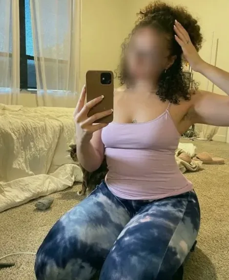 Saskia, 32