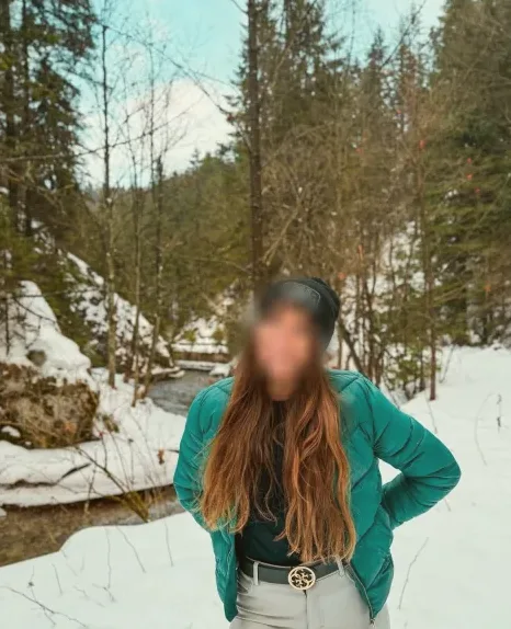 Vivien, 27